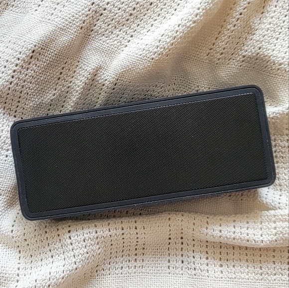 Insignia Portable Black Bluetooth Speaker NS-SPBTBRICK-C - Picture 1 of 7